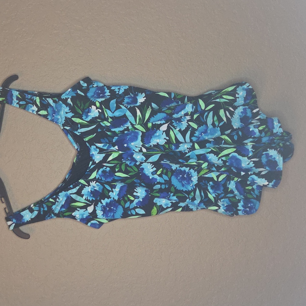 Maxine Of Hollywood Swimsuit - Picture 2 of 5
